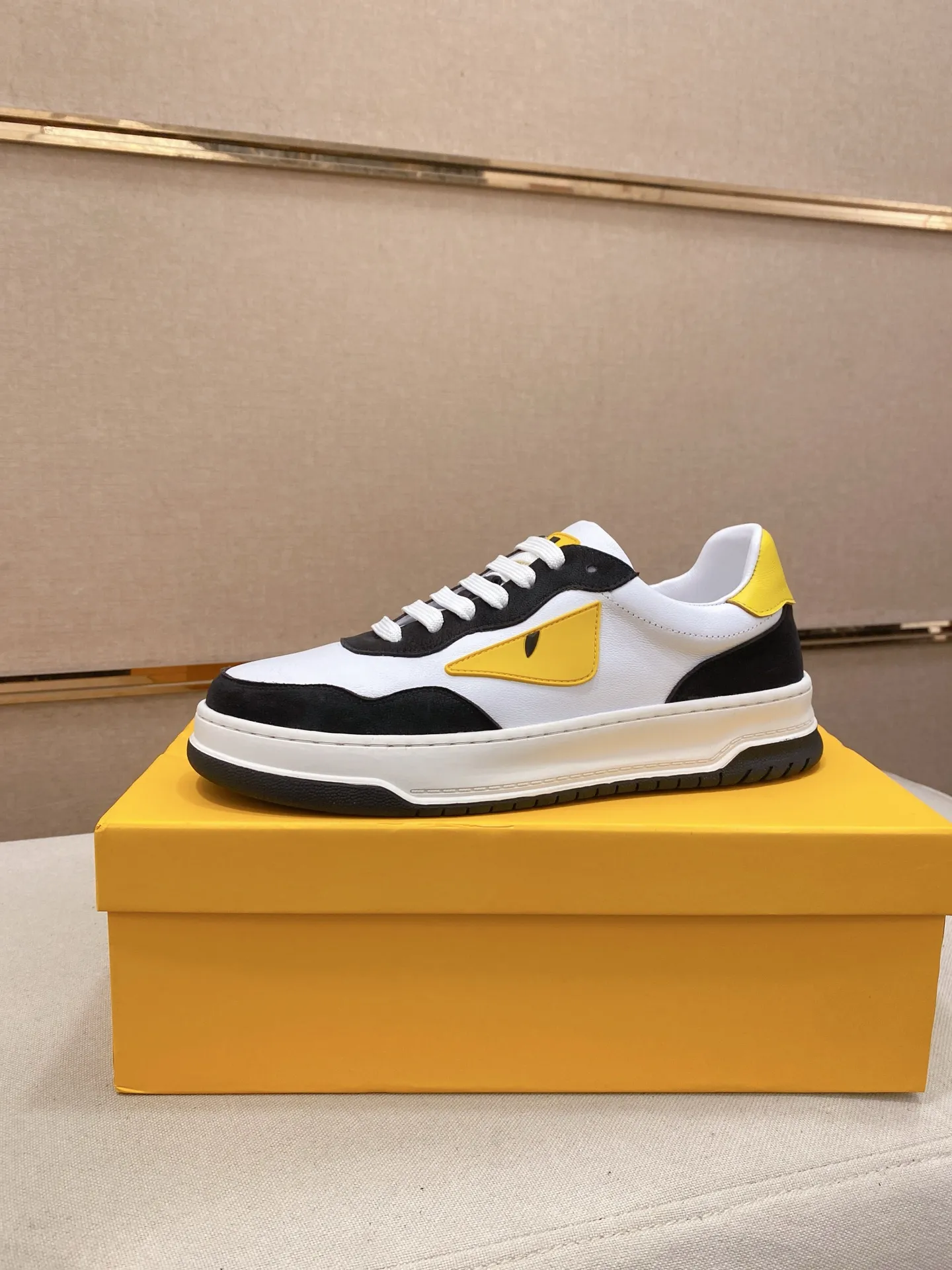 Factory price 380💰 (fendi) New style 👊🏻 upper 🇮🇹 imported cowhide fabric 🇩🇪 lining imported sheepskin lining. The original outsole is molded to highlight the identity of every man, and the upper foot is elegant and stable🚶🏻🚶🏻The high-end custom counters reproduce the original version📯No matter the wind or rain, the shoe last remains unchanged and can withstand the verification of time🔍️,🔵 Size: 38-44